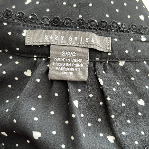 🚨Suzy Shier - Black heart printed sleeveless blouse - Picture 4 of 4